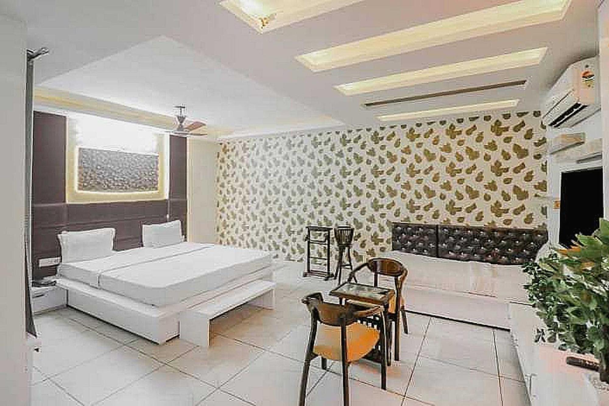 Super Hotel O Vivaan Residency Rohtak 외부 사진